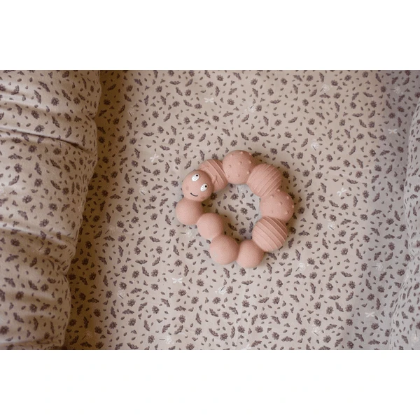 Filibabba Bijtring Lily De Larve - Peach 4 Filibabba Bijtring Lily De Larve - Peach - Afbeelding 4