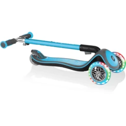 GLOBBER Scoot Er ELITE Deluxe Verlichte Wielen, Hemelsblauw -Kinder Speel Verkoop globber scoot er elite deluxe verlichte wielen hemelsblauw a303772 4
